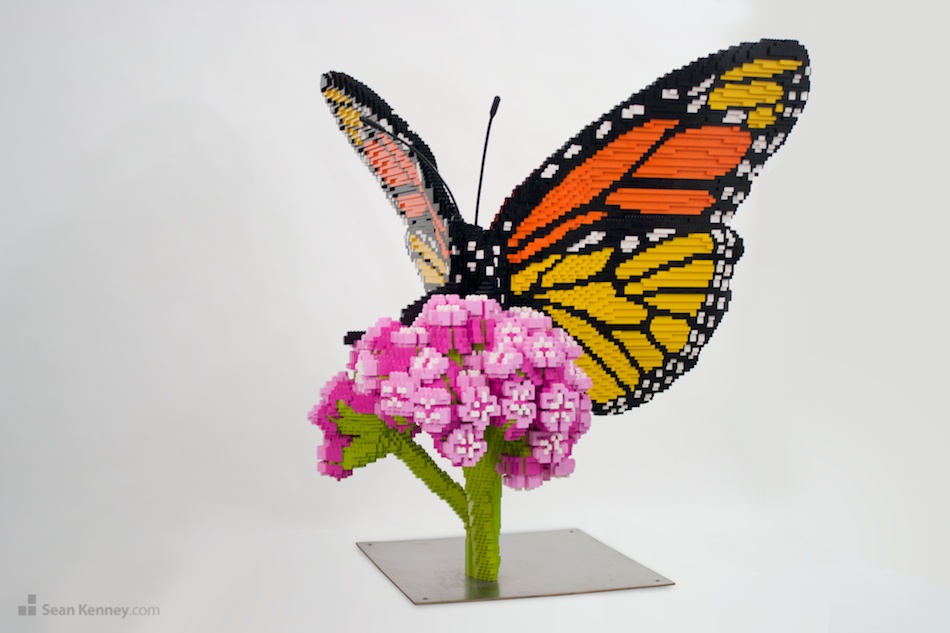 strimmel søster Kunde Sean Kenney's art with LEGO bricks : Monarch on milkweed
