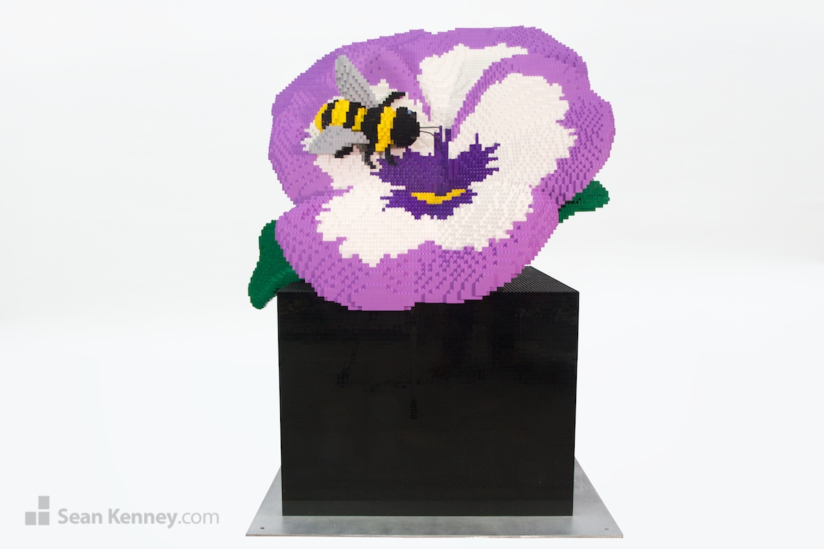Art of LEGO bricks - Pansy and bee
