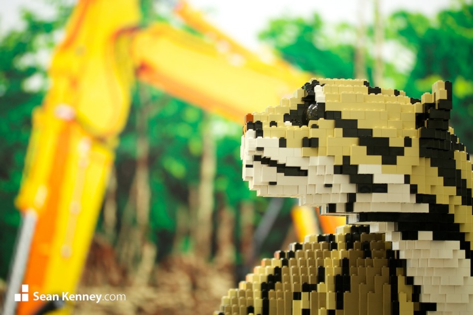 Sean Kenney's art with LEGO bricks - Deforestation
