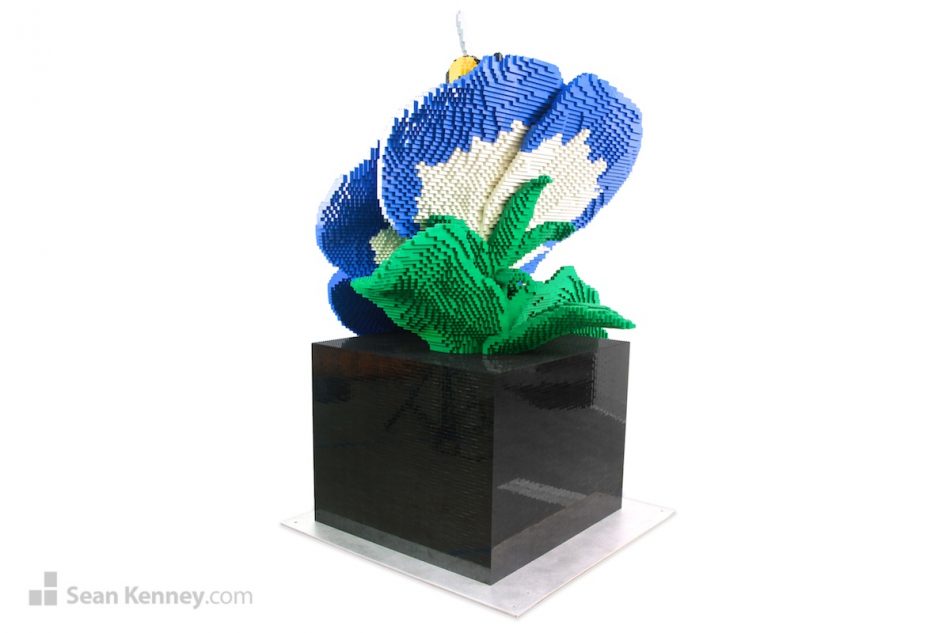 Sean Kenney's art with LEGO bricks - Pansy and bee (blue)