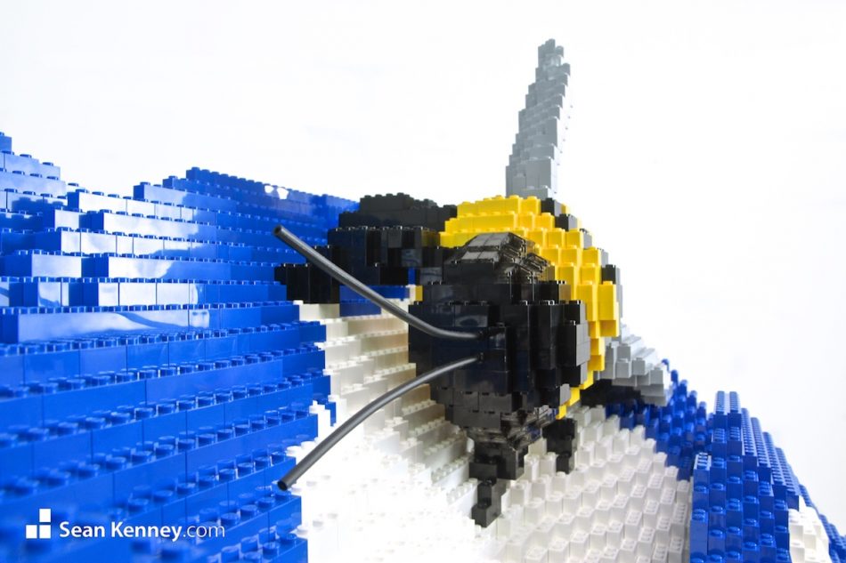Art of the LEGO - Pansy and bee (blue)