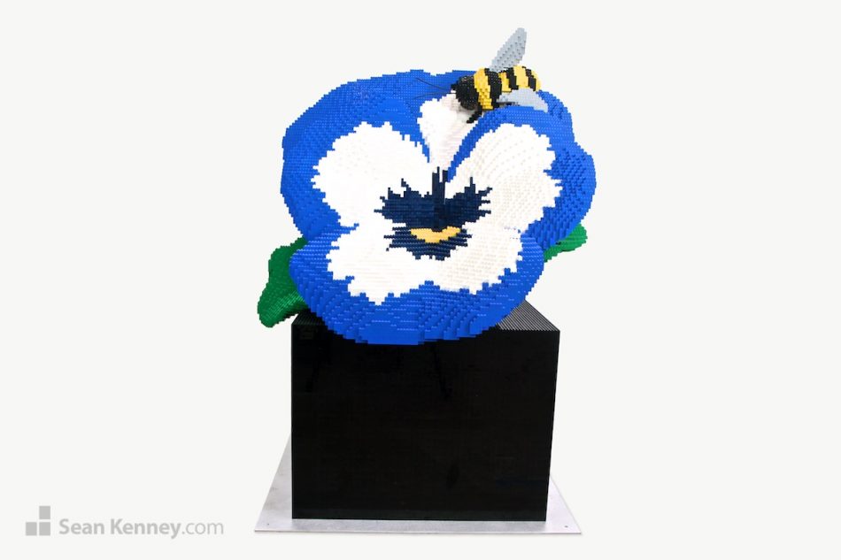 Amazing LEGO creation - Pansy and bee (blue)