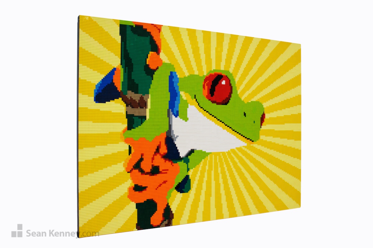 LEGO sculpture - Tree frog