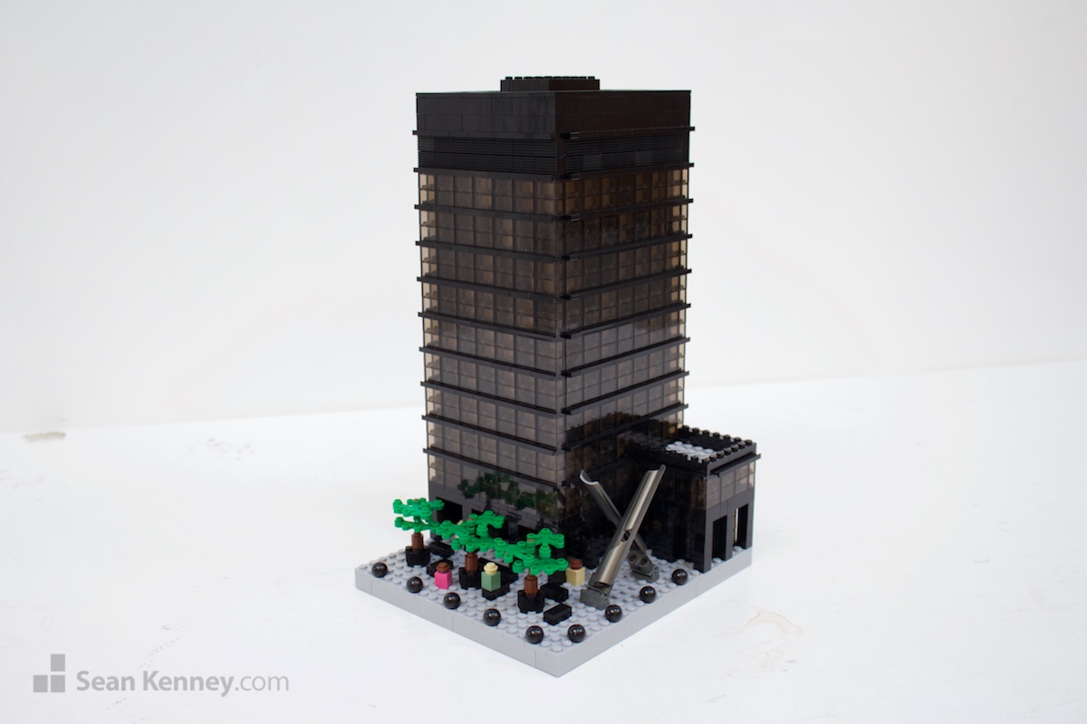 Sean Kenney's art with LEGO bricks - Midtown city office block