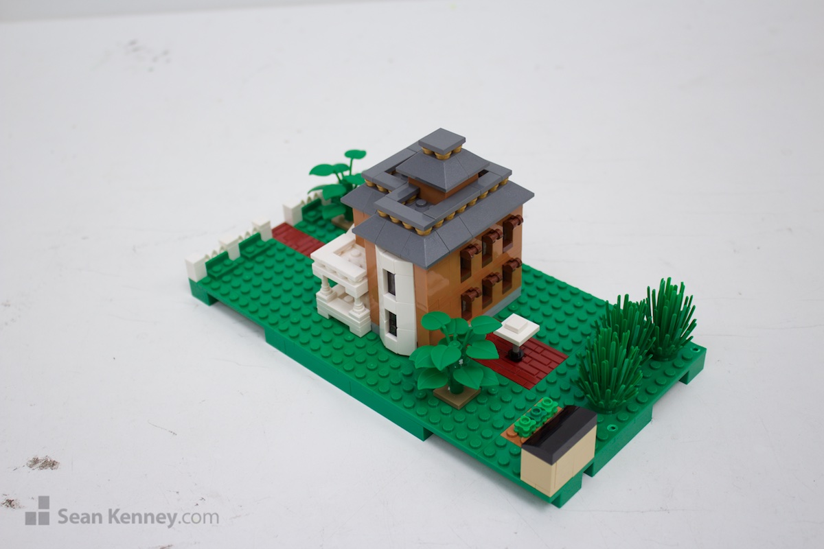 LEGO model - Brown victorian