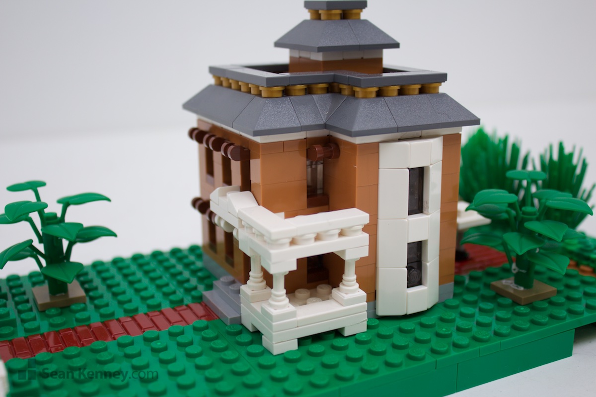 Sean Kenney's art with LEGO bricks - Brown victorian