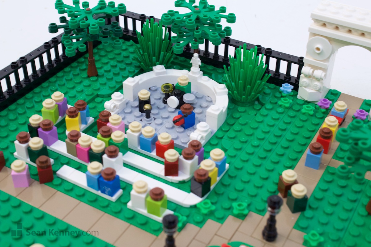 Sean Kenney's art with LEGO bricks - Small city park