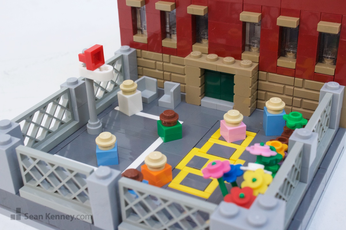 Sean Kenney's art with LEGO bricks - Small Brooklyn primary school