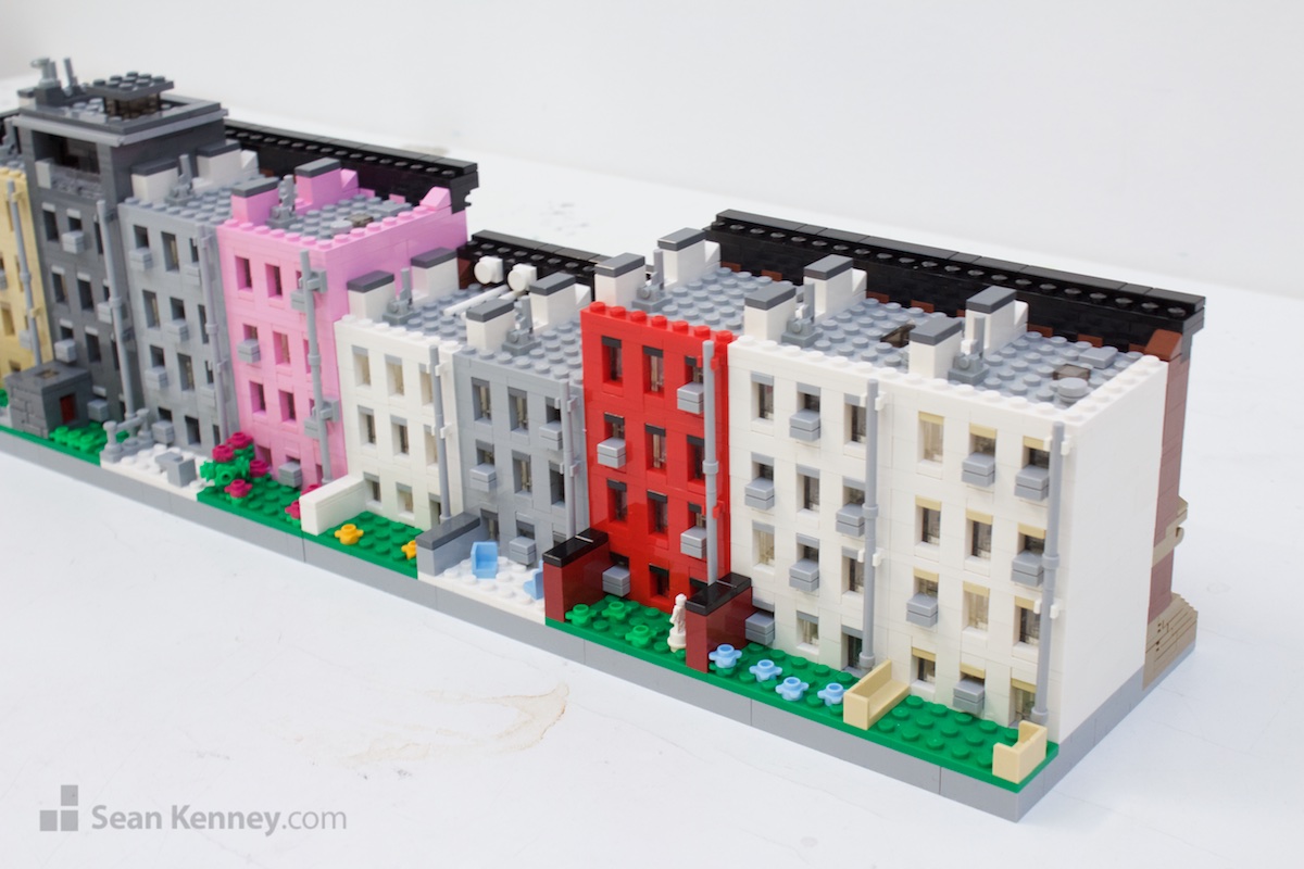 Sean Kenney's art with LEGO bricks - The Pink Brownstone