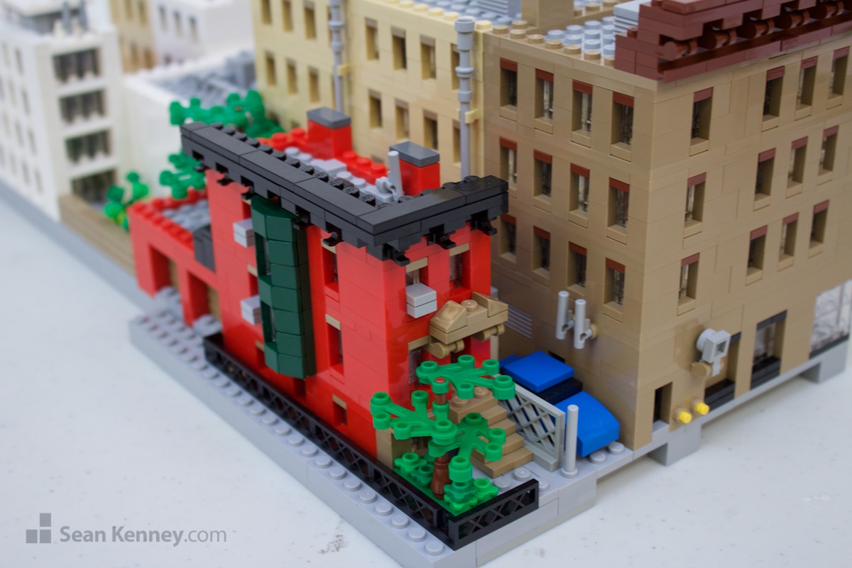 Art of LEGO bricks - 5th Avenue Brooklyn city block