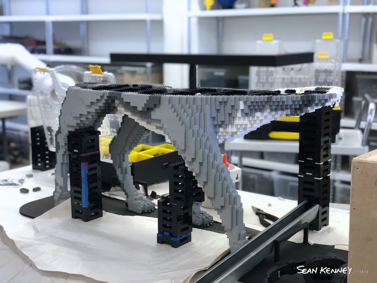 Sean Kenney's art with LEGO bricks - Wolf