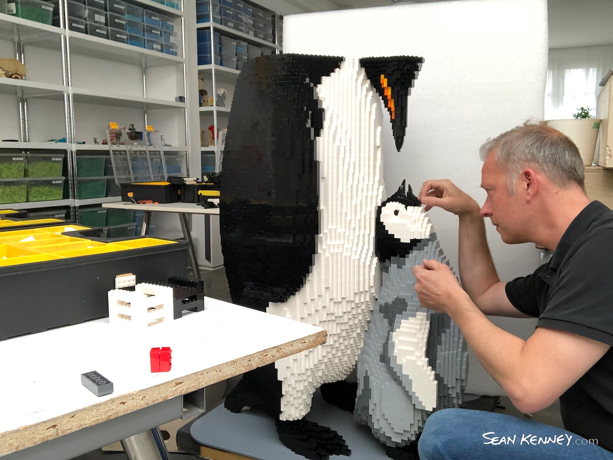Art with LEGO bricks - Emperor penguins