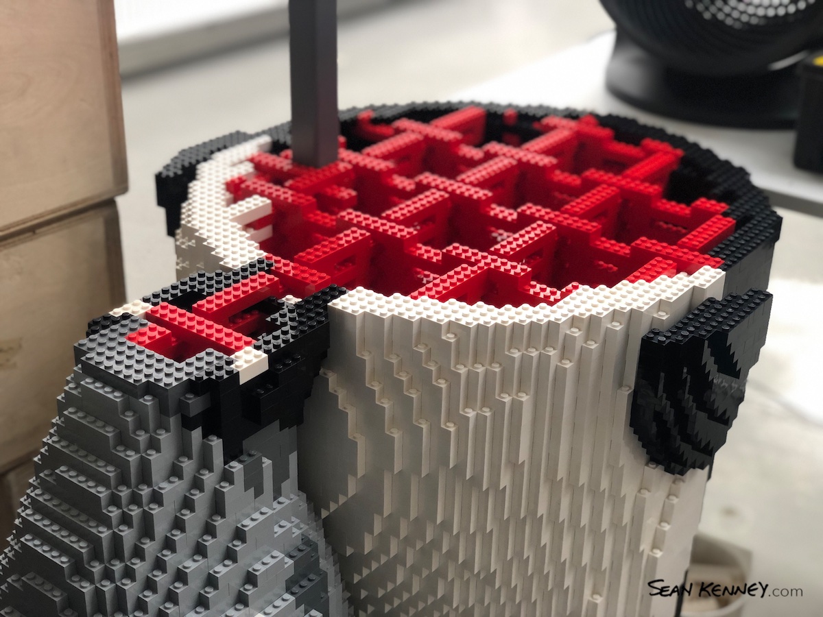 Sean Kenney's art with LEGO bricks - Emperor penguins