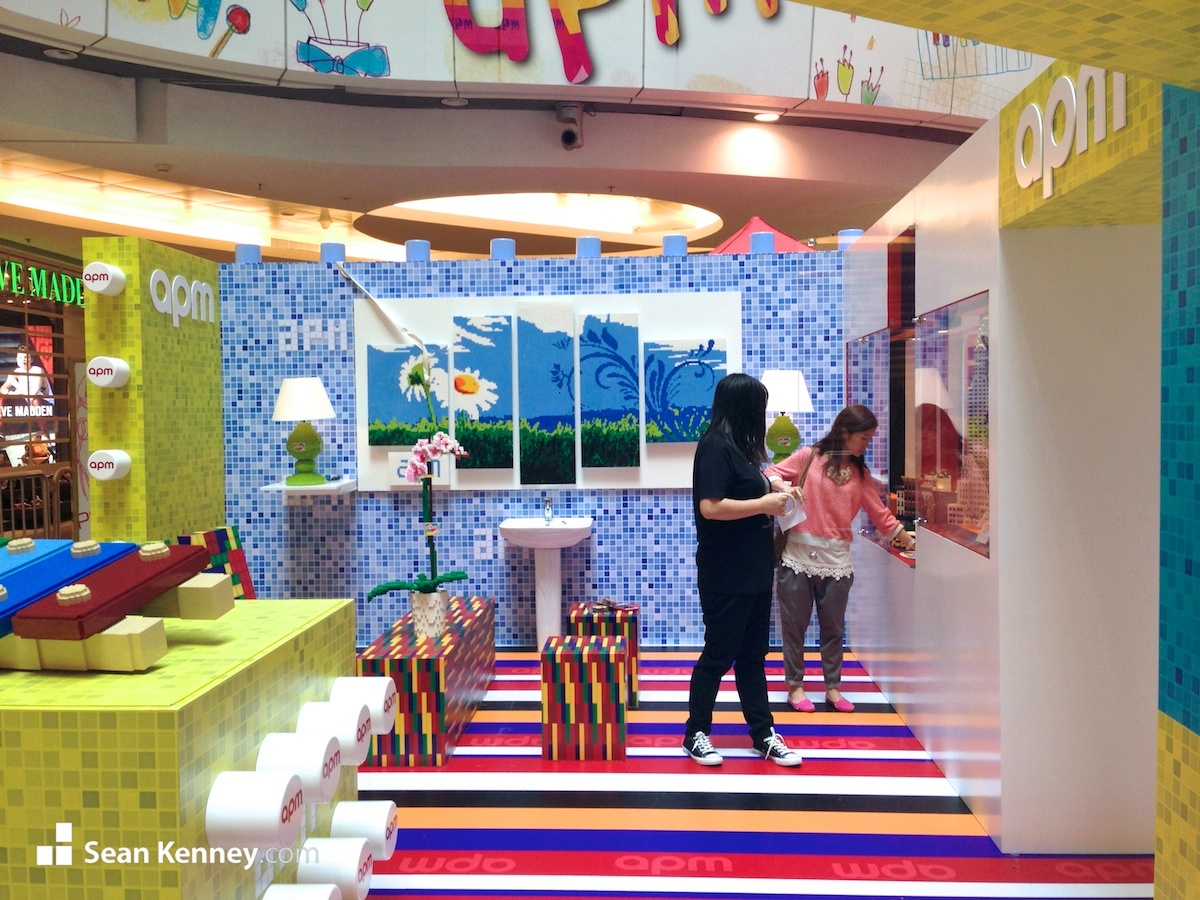 Sean Kenney - Art with LEGO bricks : Installation at APM mall, Hong Kong