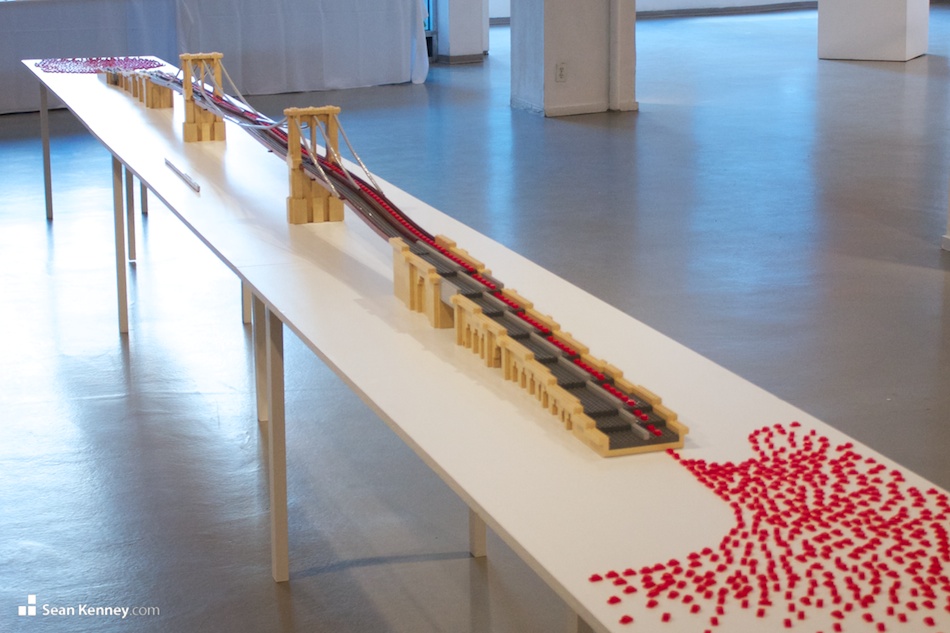 Sean Kenney - Art with LEGO bricks : Bridge traffic