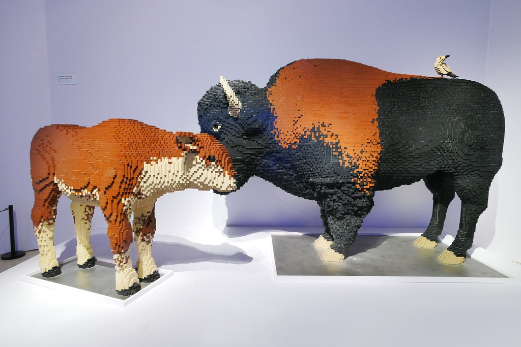 Sean Kenney's art with LEGO bricks : Mother and Baby Bison