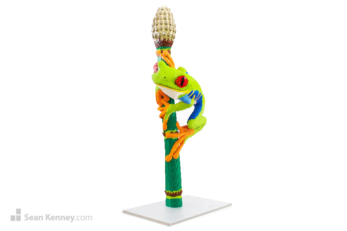 Tree-frog LEGO art by Sean Kenney